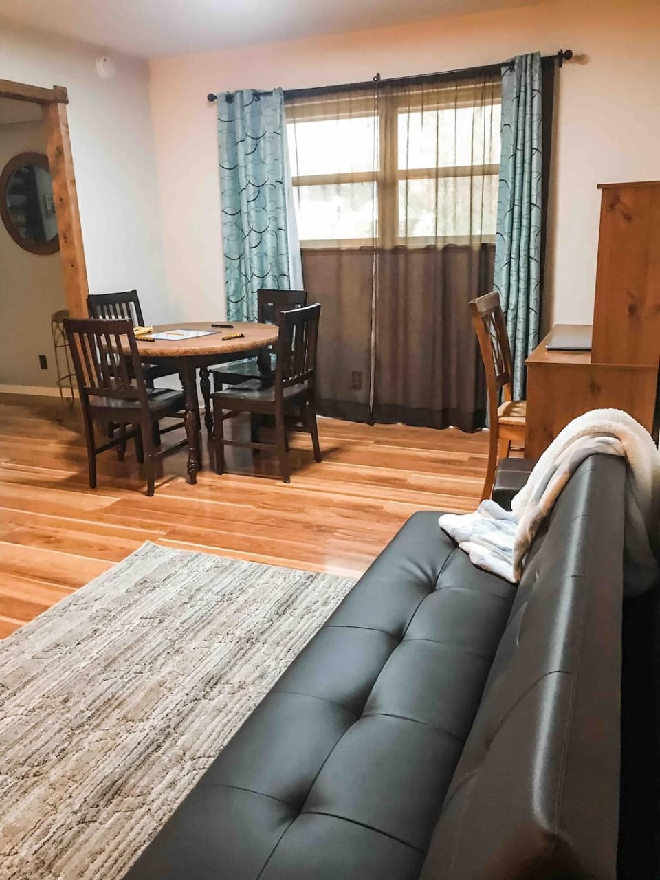 Game Room, Seating area