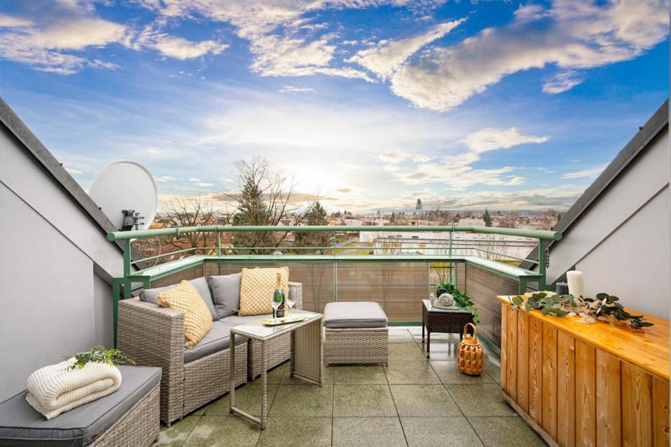 View (from property/room), Balcony/Terrace, Balcony/Terrace, Seating area