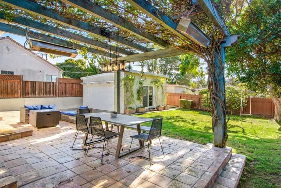 Beach Breeze Bungalow 1 Miles To Beach Cozy House in Torrance