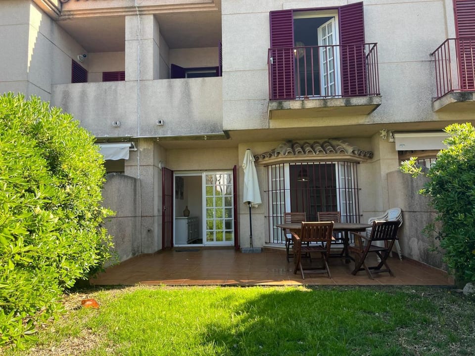 Patio, Day, Garden, Garden, Balcony/Terrace, Garden view