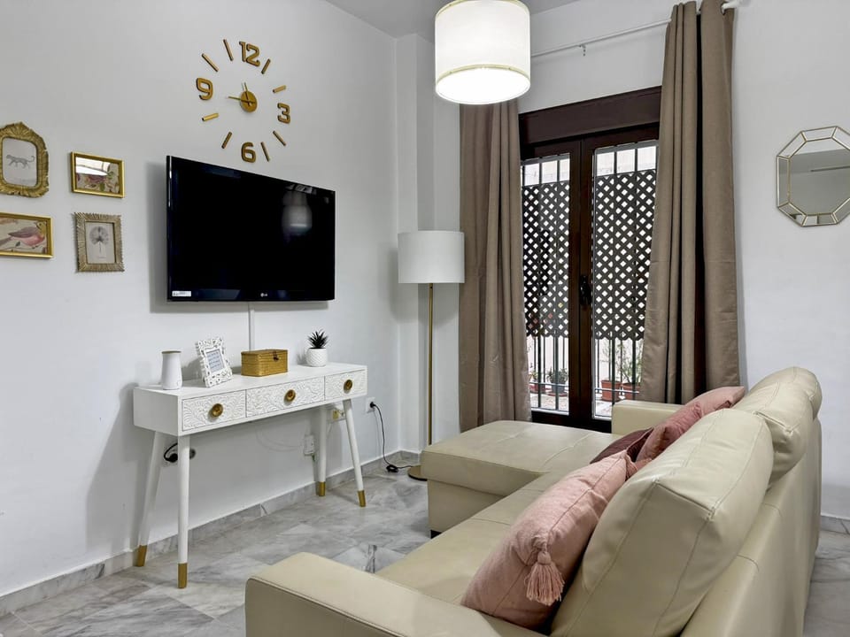 Communal lounge/ TV room, Living room