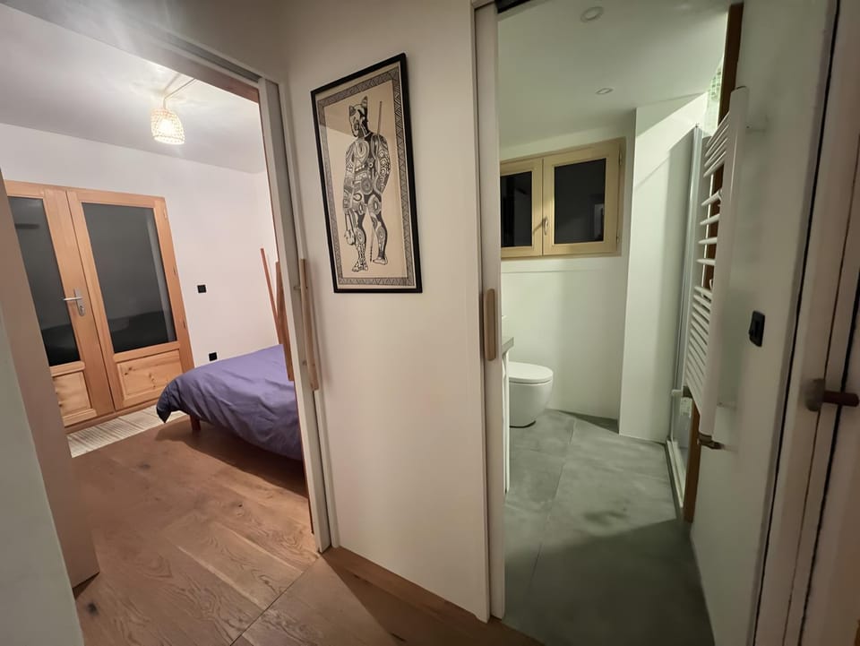 Bathroom, Living room