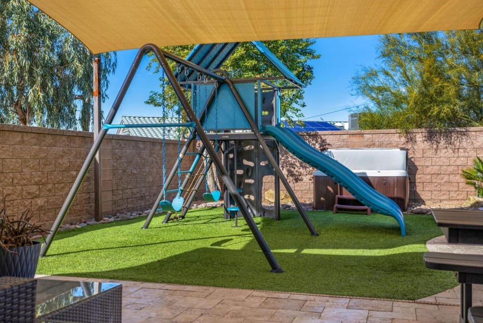 Avalon Havasu Pool Spa Playground Sleeps 20 House in Lake Havasu City