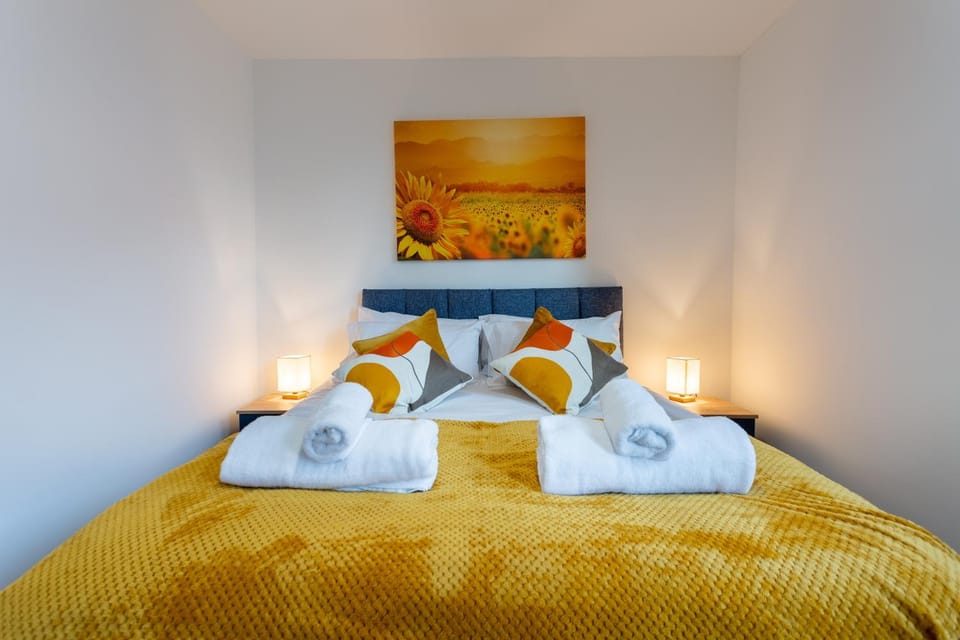 Bed, towels