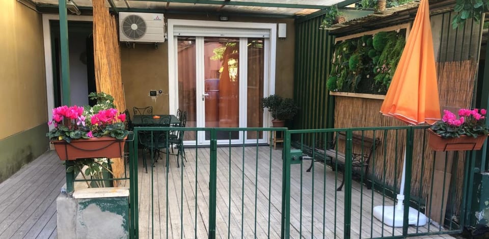 Patio, Facade/entrance, Balcony/Terrace