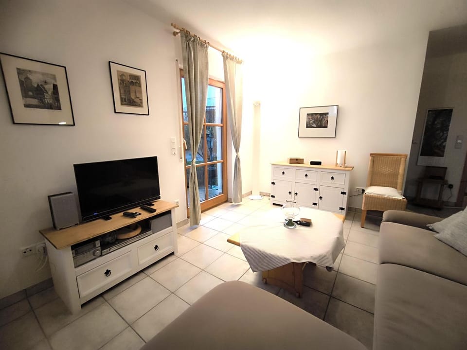 Communal lounge/ TV room, TV and multimedia, Living room, Seating area