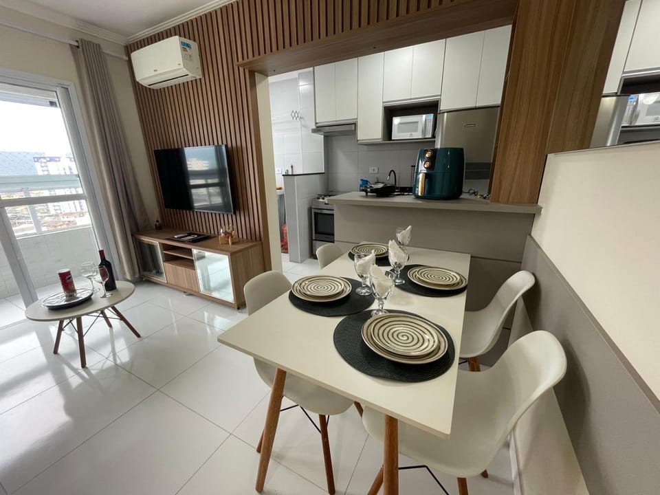 Kitchen or kitchenette, Dining area, stove