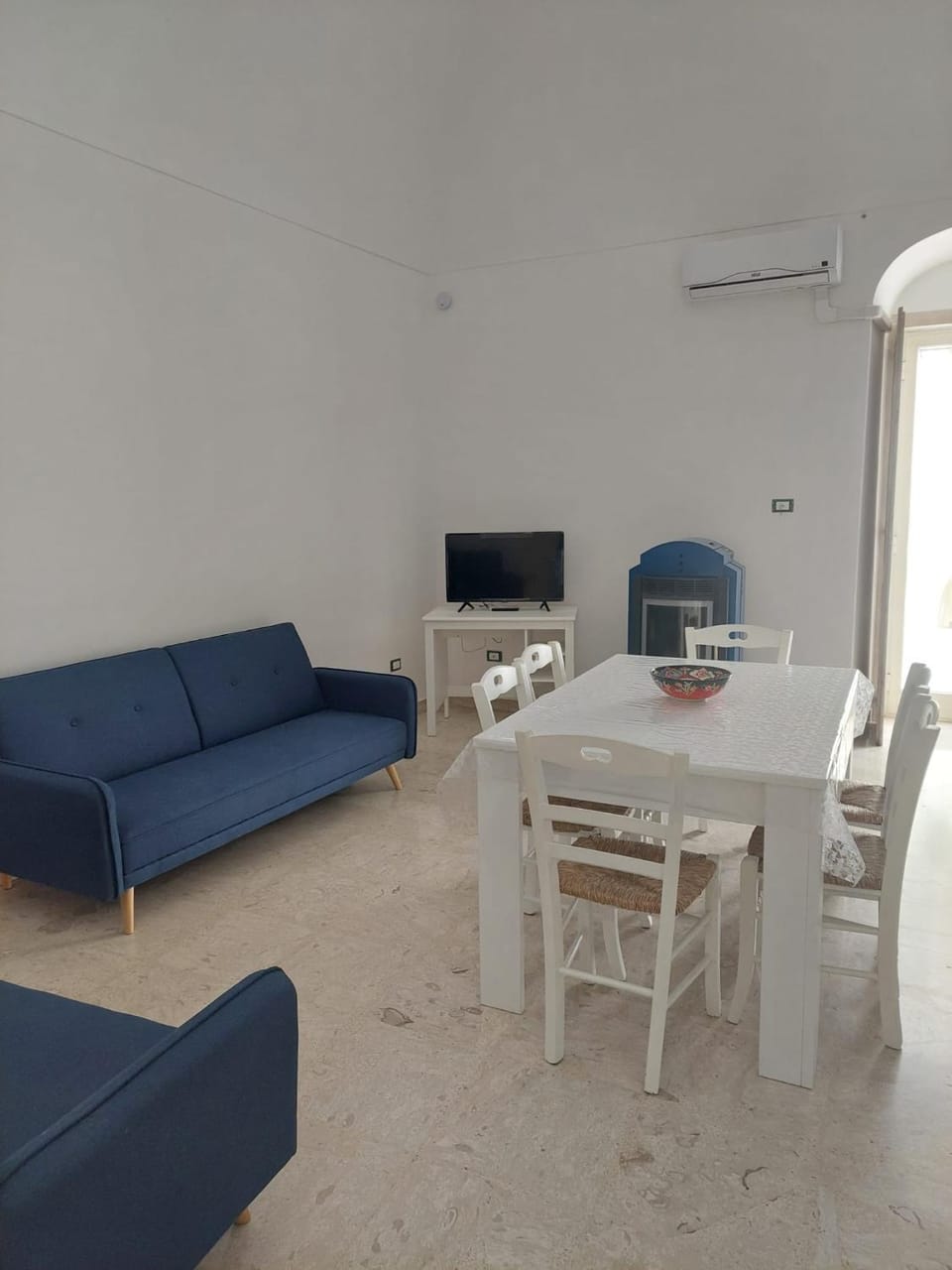 Communal lounge/ TV room, Seating area, Dining area