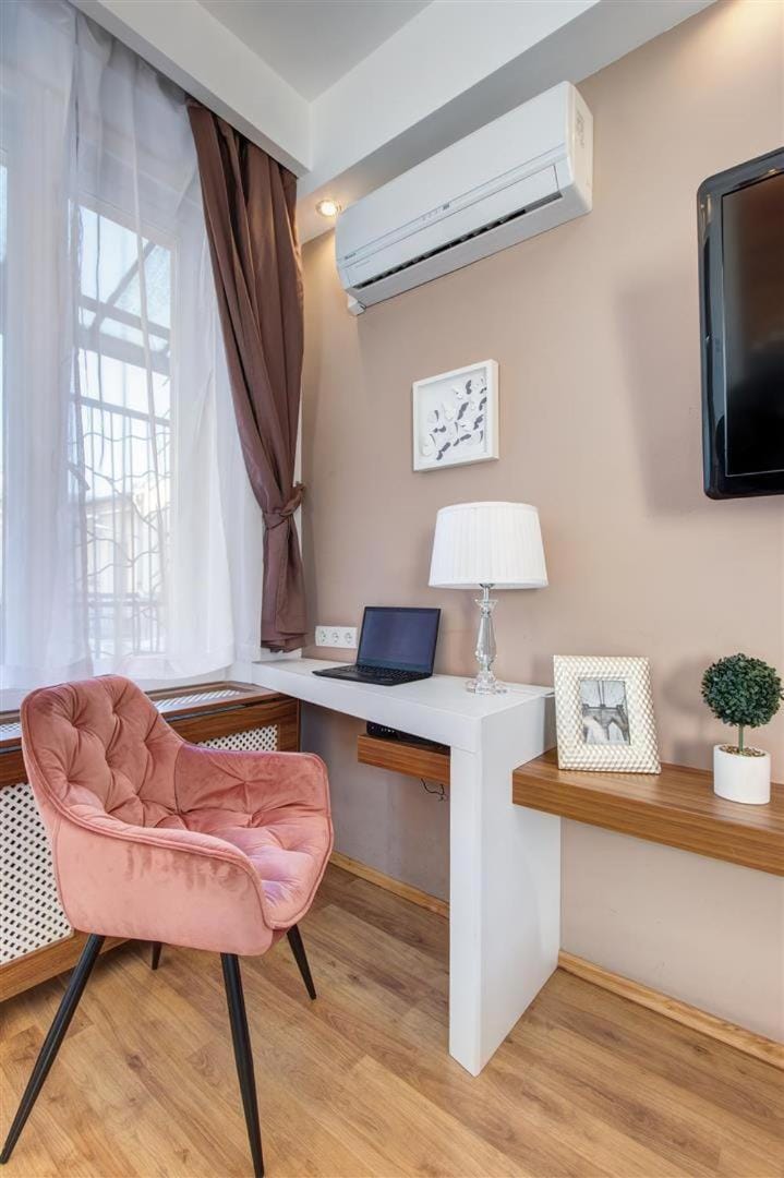 Premium Studio Szervita Square Apartment in Budapest