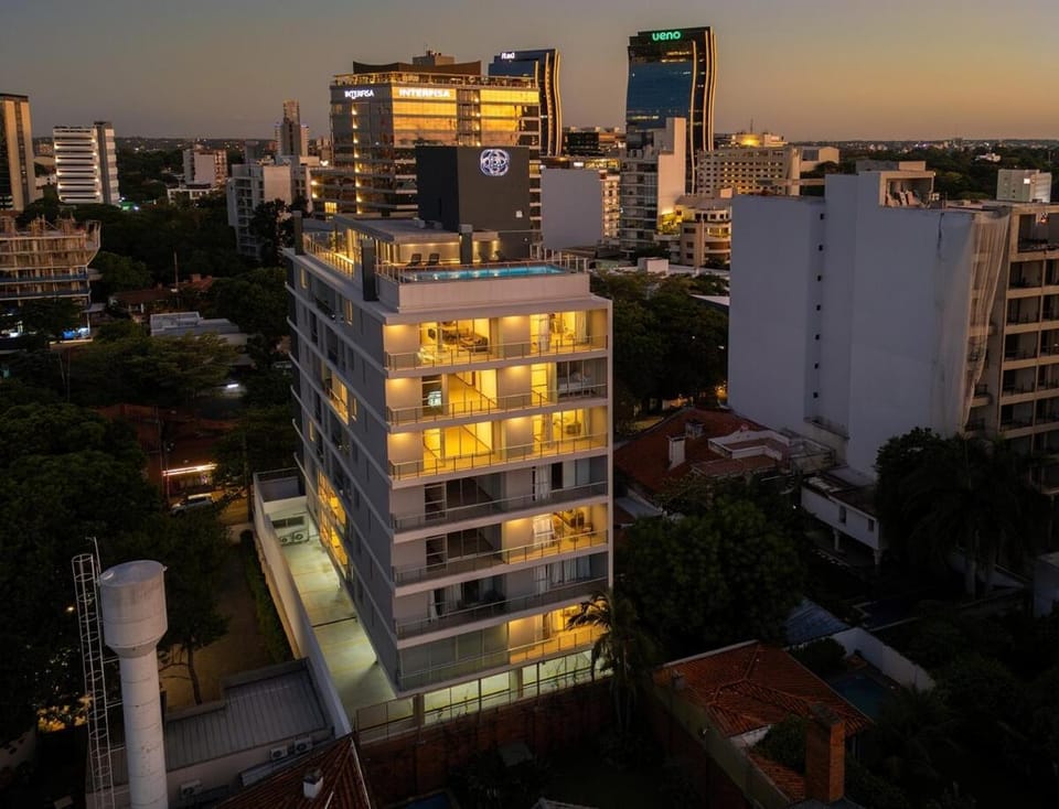 302 Emerald! Brand new and steps from the Shopping del Sol! Apartment in Asunción