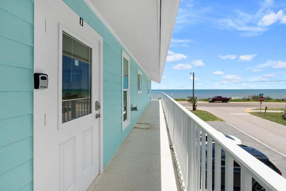 Steps from Flagler Beach! 2-BR Condo, Pet-Friendly w/Balcony Apartment in Flagler Beach