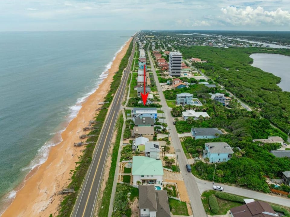 Flagler Beach! 1-BR Condo with Ocean Views, King Bed & Outdoor Shower Apartment in Flagler Beach