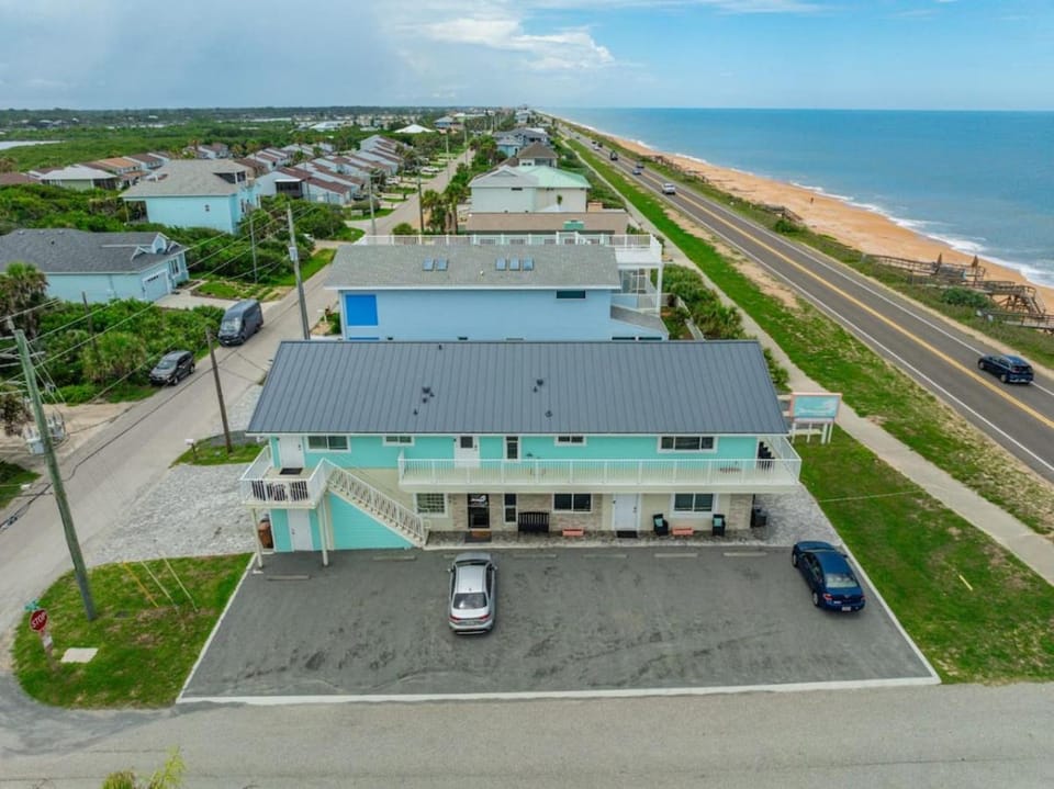 Flagler Beach! 1-BR Condo with Ocean Views, King Bed & Outdoor Shower Apartment in Flagler Beach