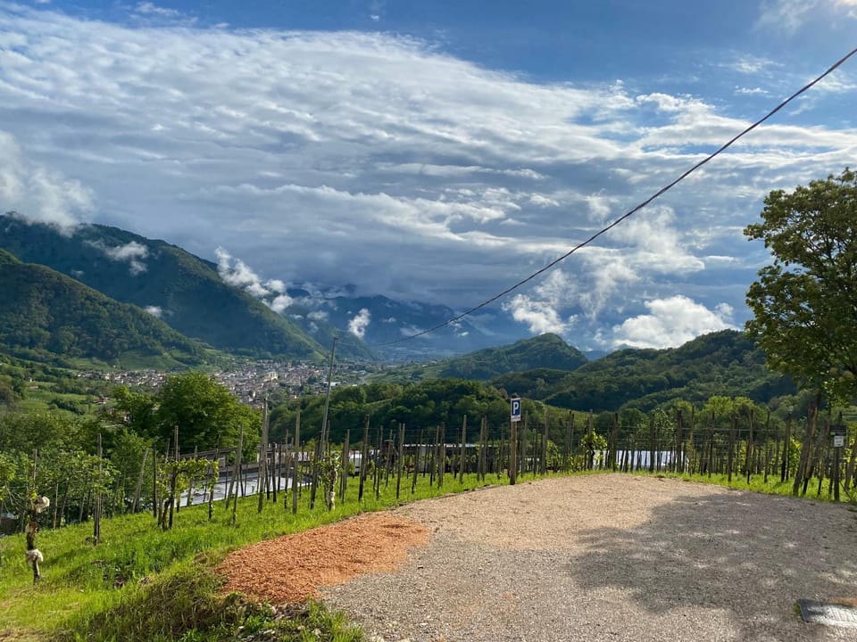 Nearby landmark, Spring, Day, Neighbourhood, Natural landscape, Mountain view