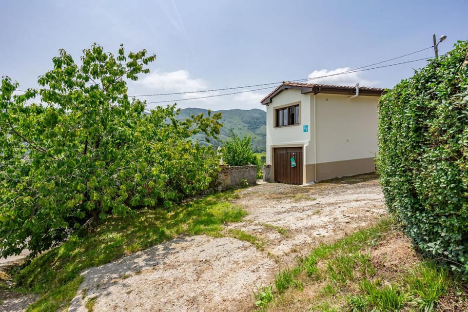 Vivienda Vacacional Honorato 1 Chalet in Asturias