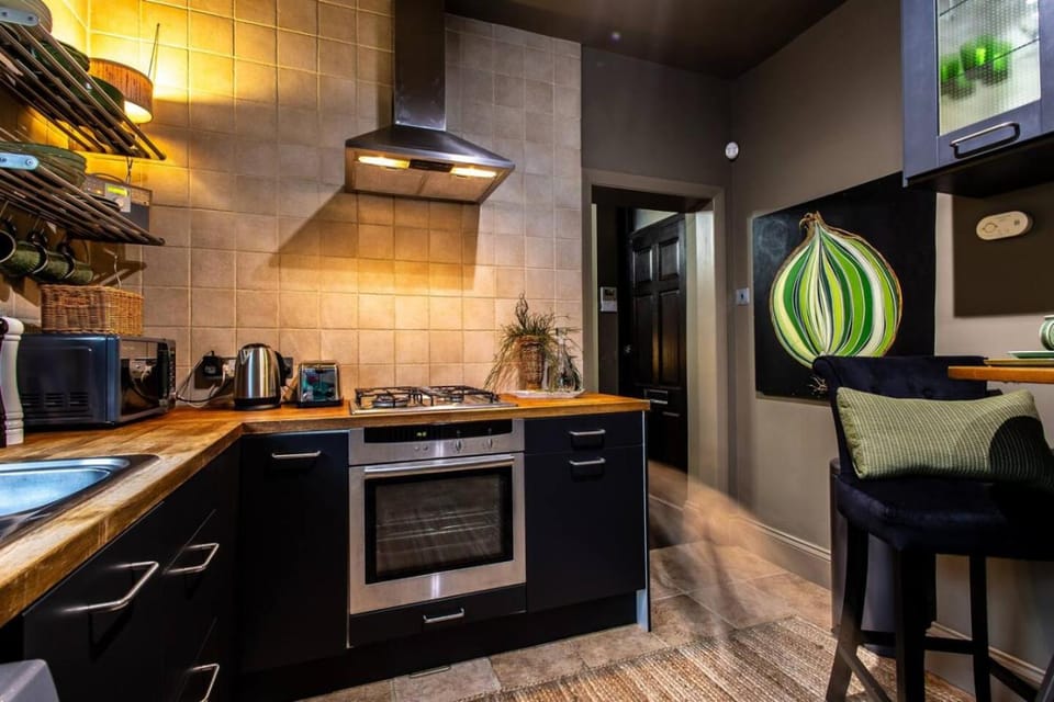 Coffee/tea facilities, Kitchen or kitchenette, Dining area, dishwasher, minibar, oven, pet friendly, stove, toaster