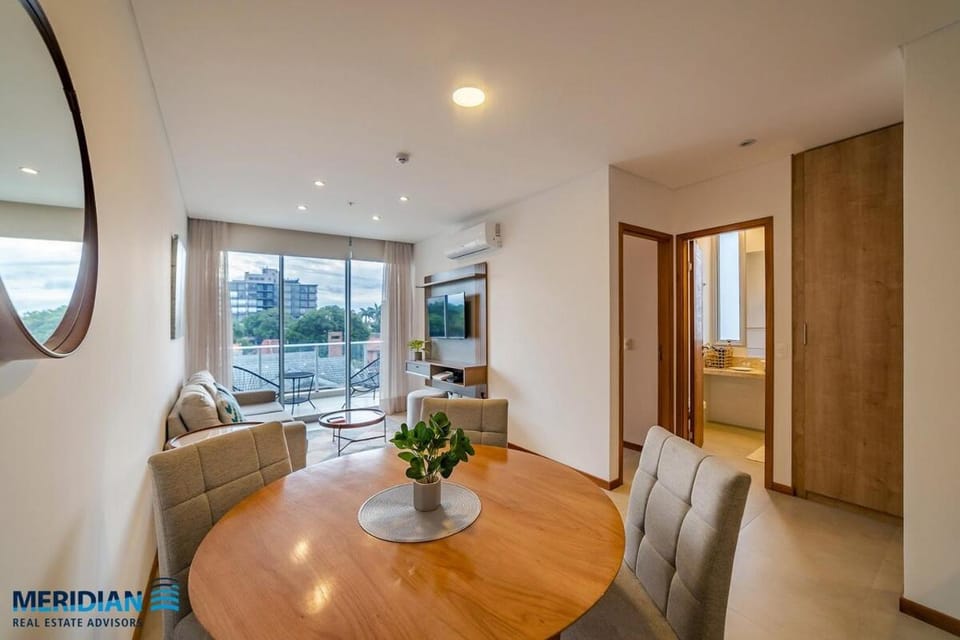 305 Emerald! Boutique building steps away from the malls! Apartment in Asunción