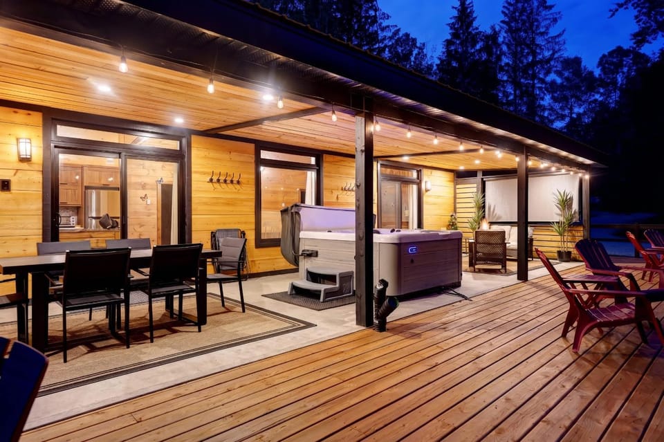 Refuge Tremblant Spa Ski 11min Chalet in Quebec