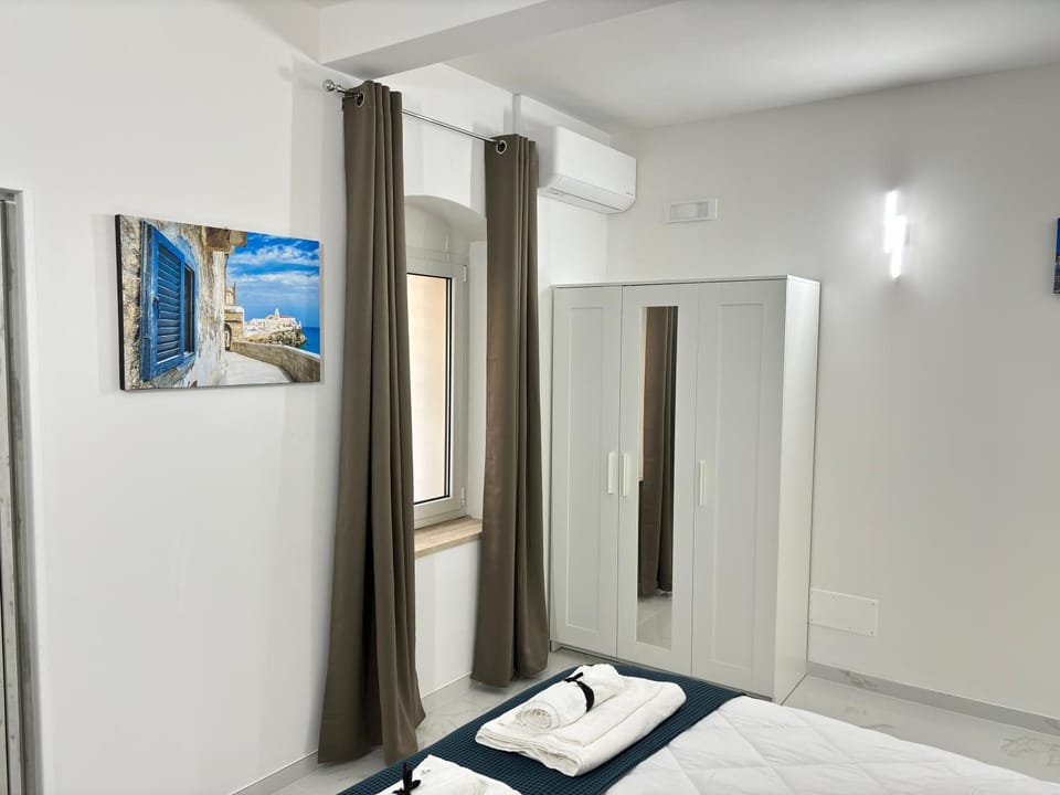 Bedroom, towels, wardrobe, air conditioner