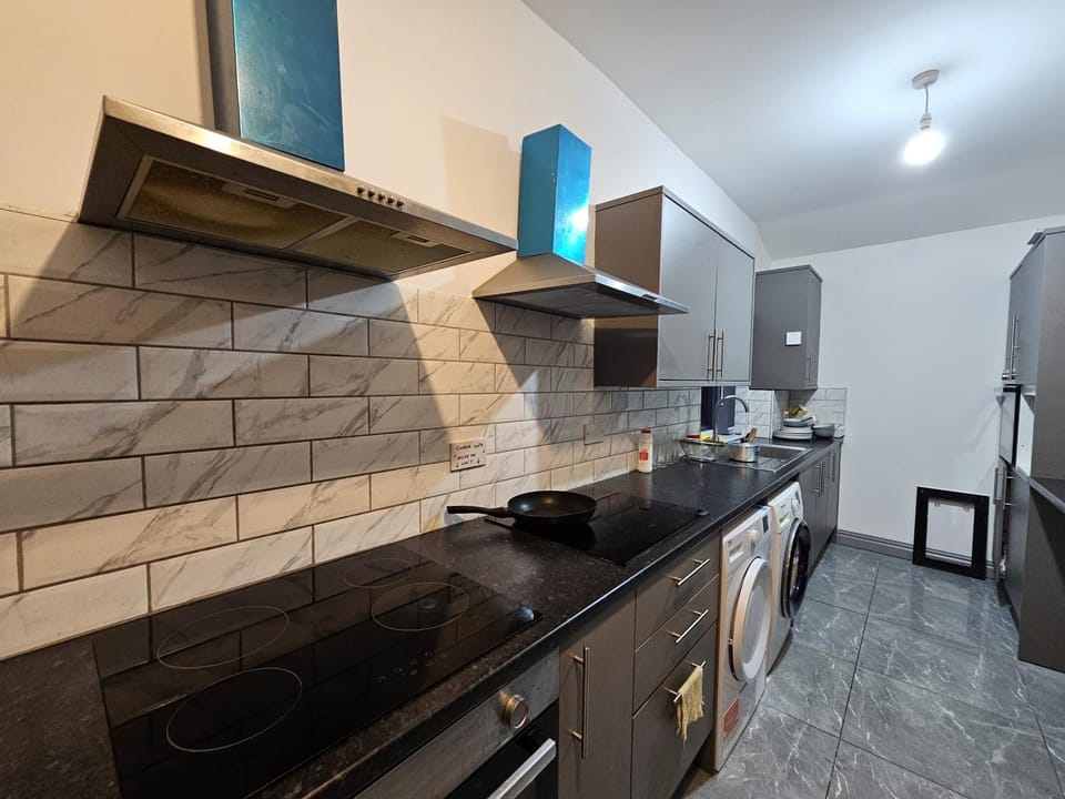 Landcross Co-Living - Private Room Self-Cater House in Manchester