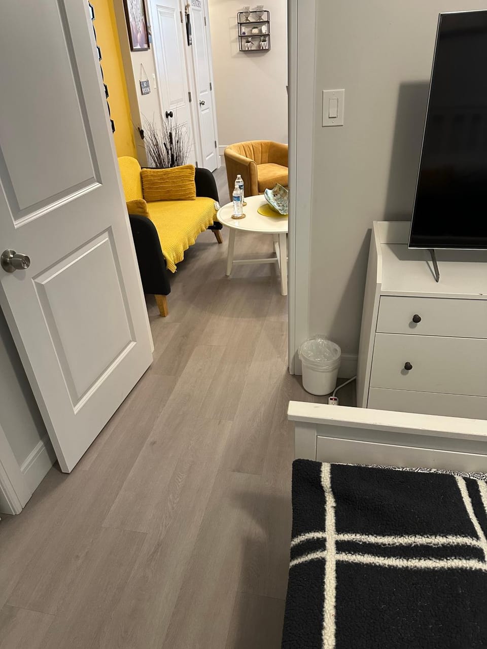Comfy, cozy, stylish and affordable - free parking Vacation rental in Tottenville