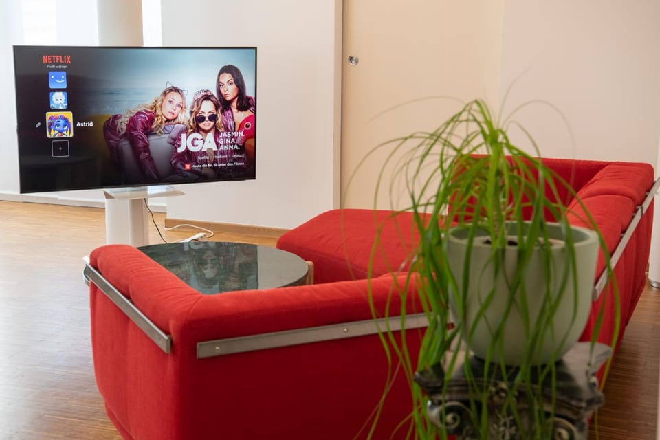 TV and multimedia, Seating area