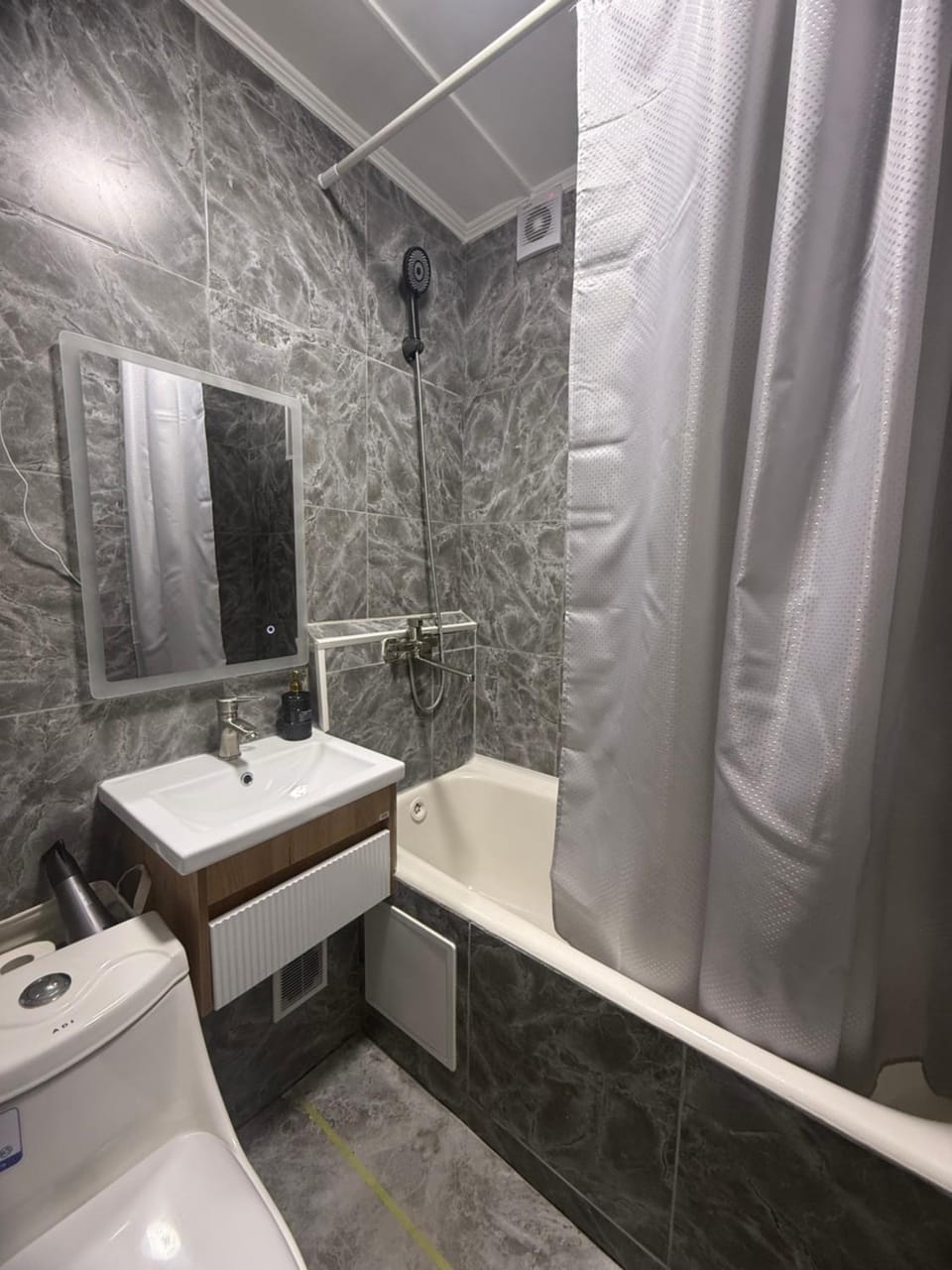 Bathroom, towels