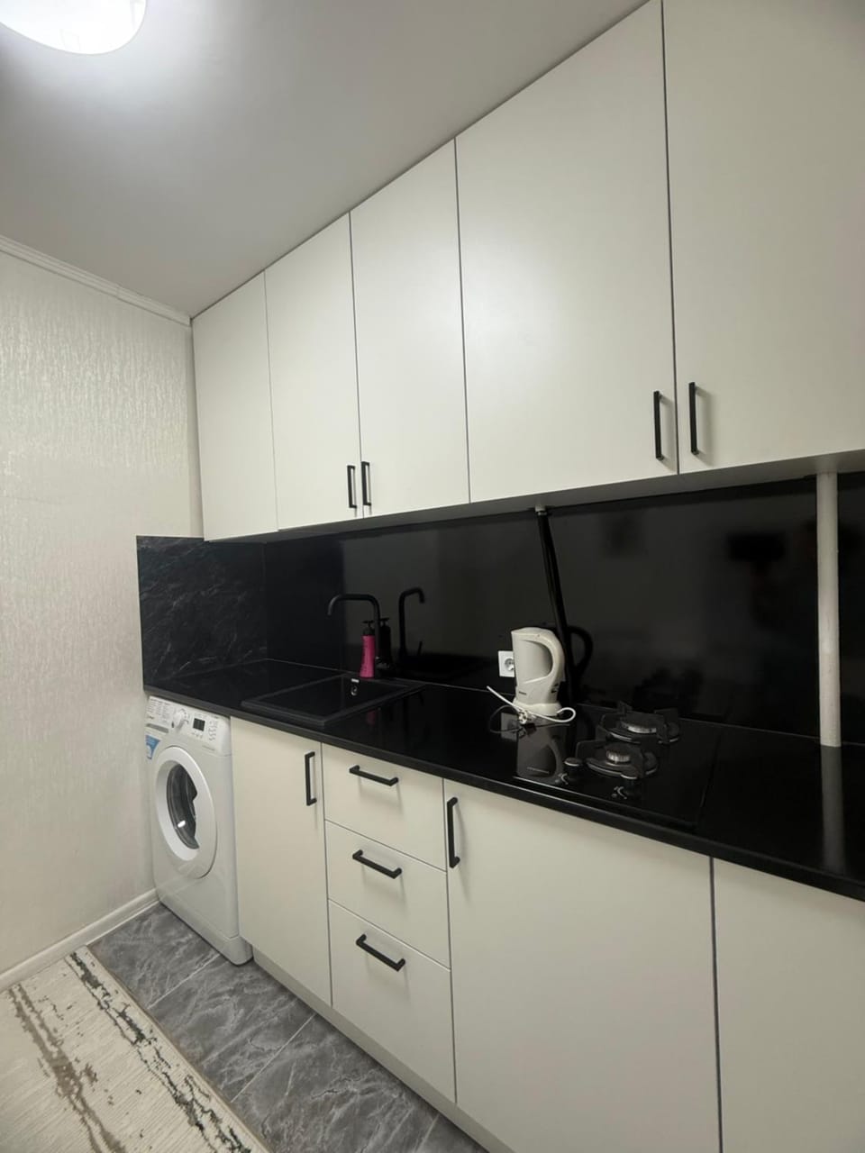Светлая, уютная квартира в стратегическом районе Apartment in Almaty