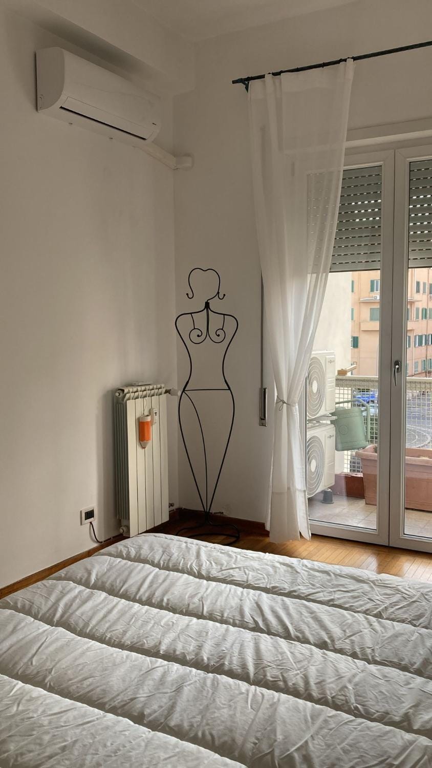 Photo of the whole room, Bedroom, air conditioner