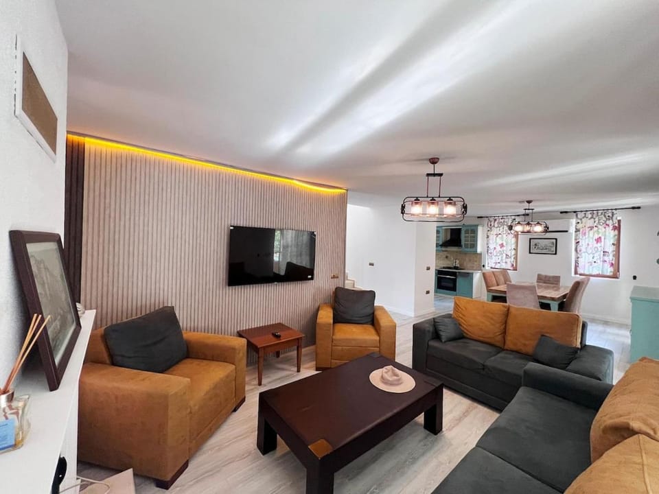 Communal lounge/ TV room, TV and multimedia, Living room, Seating area