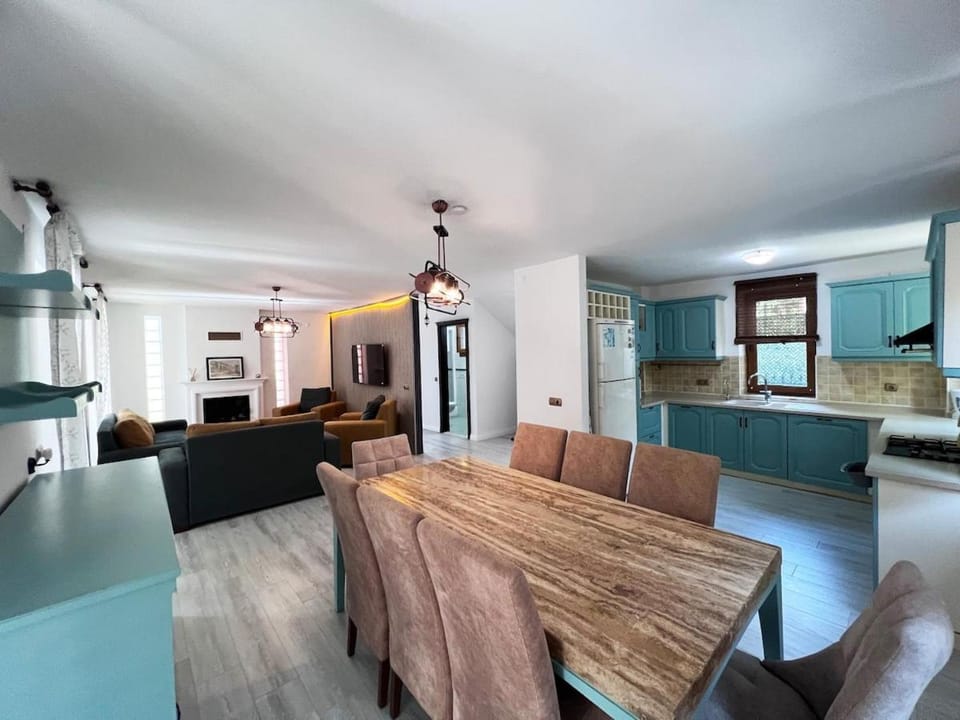 TV and multimedia, Kitchen or kitchenette, Seating area