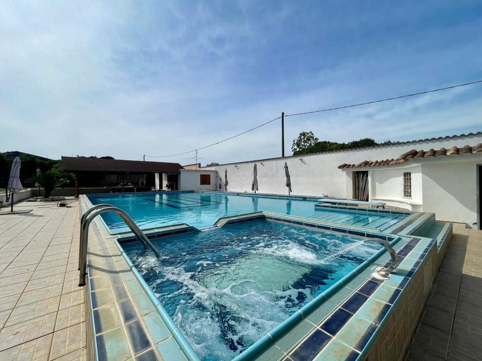 Hot Tub, Swimming pool