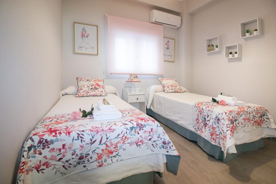 Bedroom, towels
