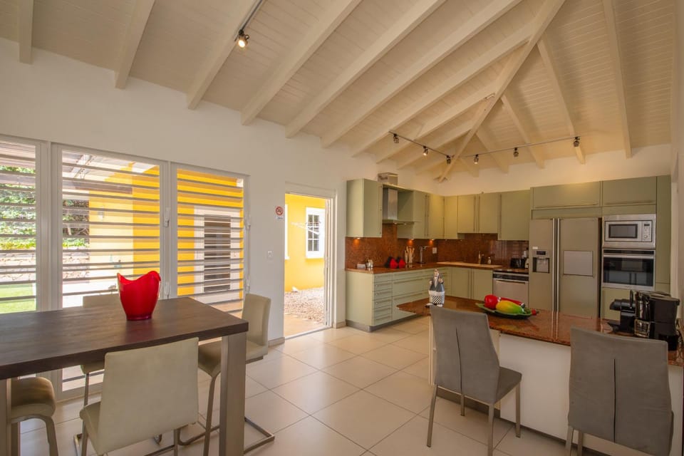 Kitchen or kitchenette, Seating area, Dining area, dishwasher, oven, stove, toaster