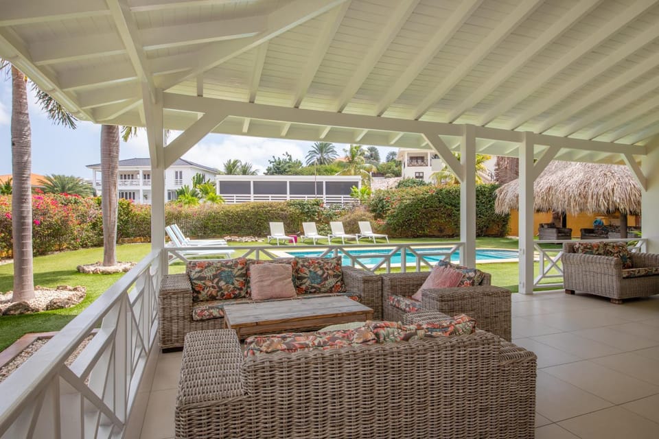 Patio, Day, Garden, View (from property/room), Balcony/Terrace, Living room, Seating area, Garden view, Pool view, Swimming pool, sunbed