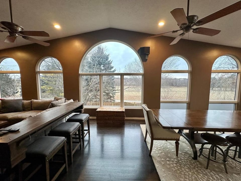 Living room, Seating area, Dining area