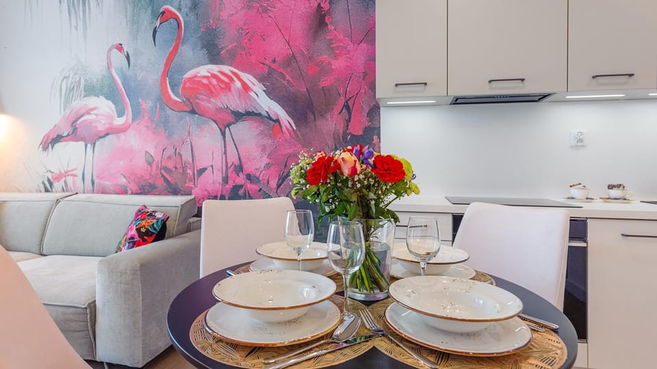 Kitchen or kitchenette, Living room, Seating area, Dining area