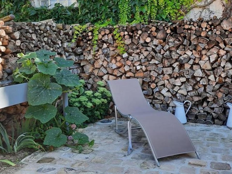Charmant gîte à Montainville avec jardin, terrasse et TV - FR-1-527-81 House in Île-de-France