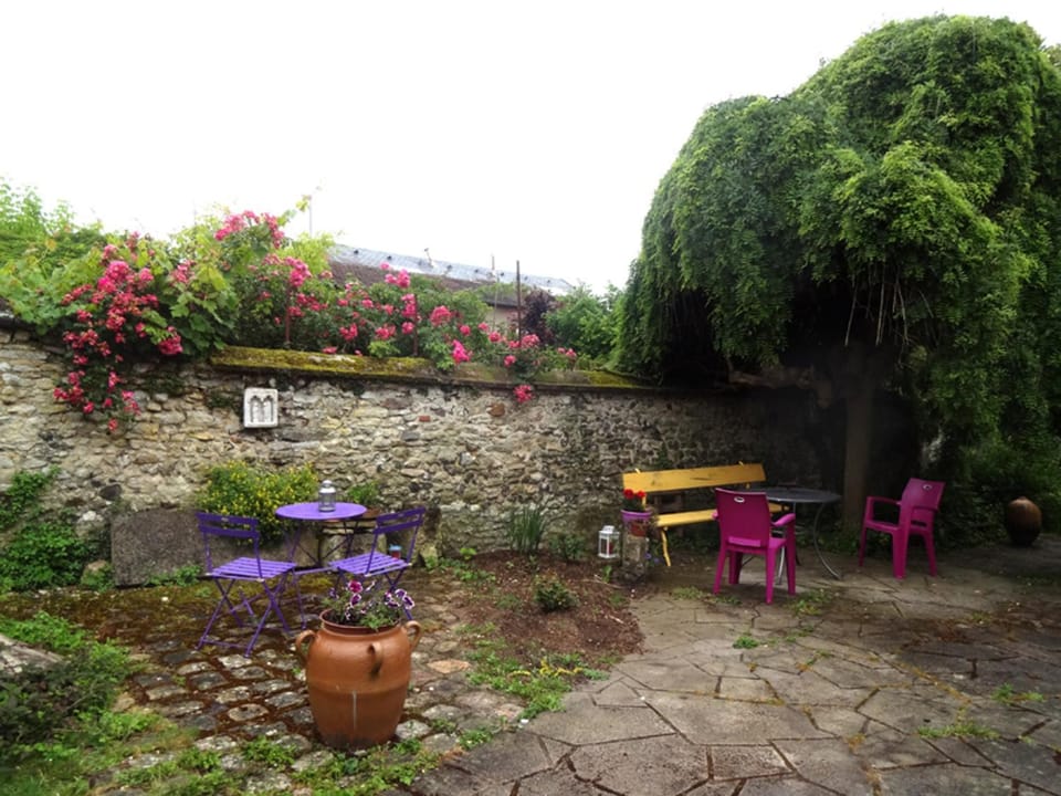 Auberge médiévale à Houdan avec jardin clos, animaux acceptés, WiFi et parking sécurisé - FR-1-527-79 House in Île-de-France