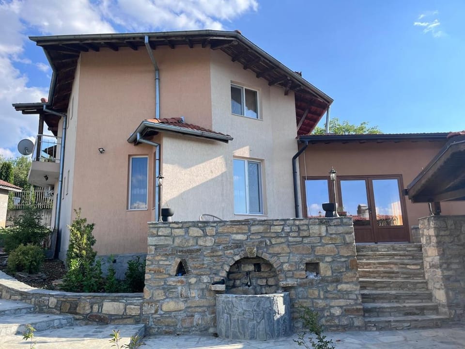 The Mirrors GuestHouse - Къщата с огледалата Villa in Veliko Tarnovo