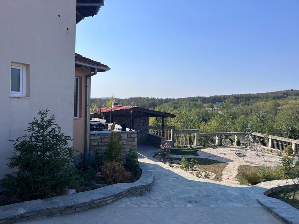 The Mirrors GuestHouse - Къщата с огледалата Villa in Veliko Tarnovo