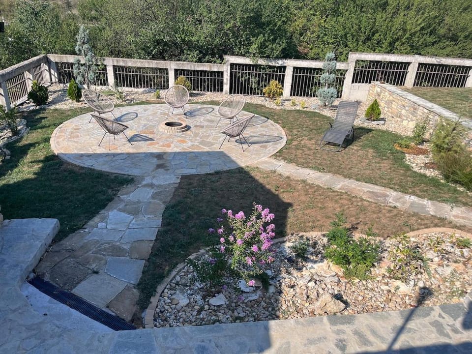 The Mirrors GuestHouse - Къщата с огледалата Villa in Veliko Tarnovo