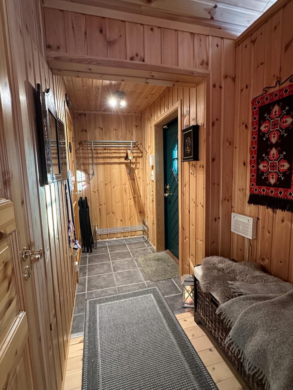 Facade/entrance, wardrobe