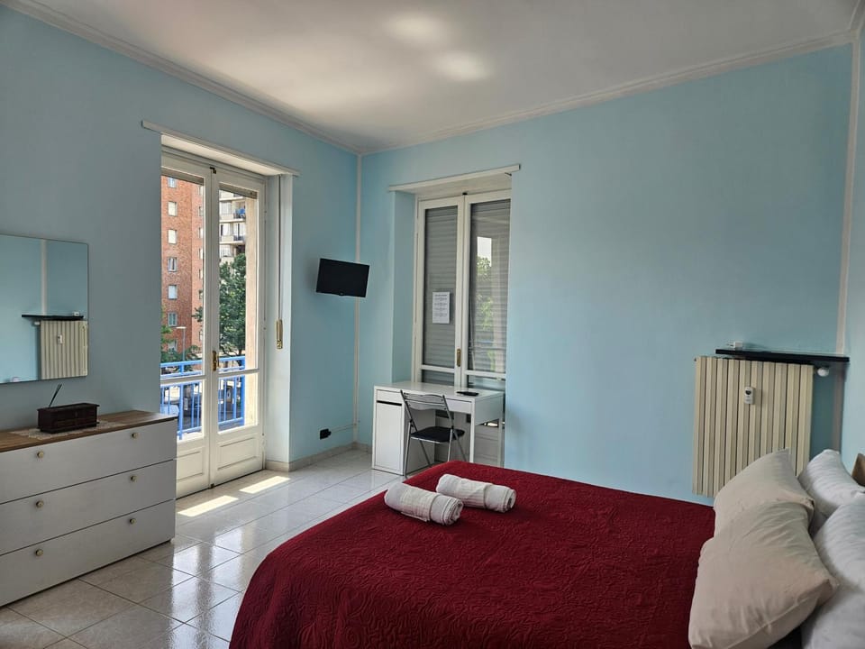 TV and multimedia, Photo of the whole room, Bedroom