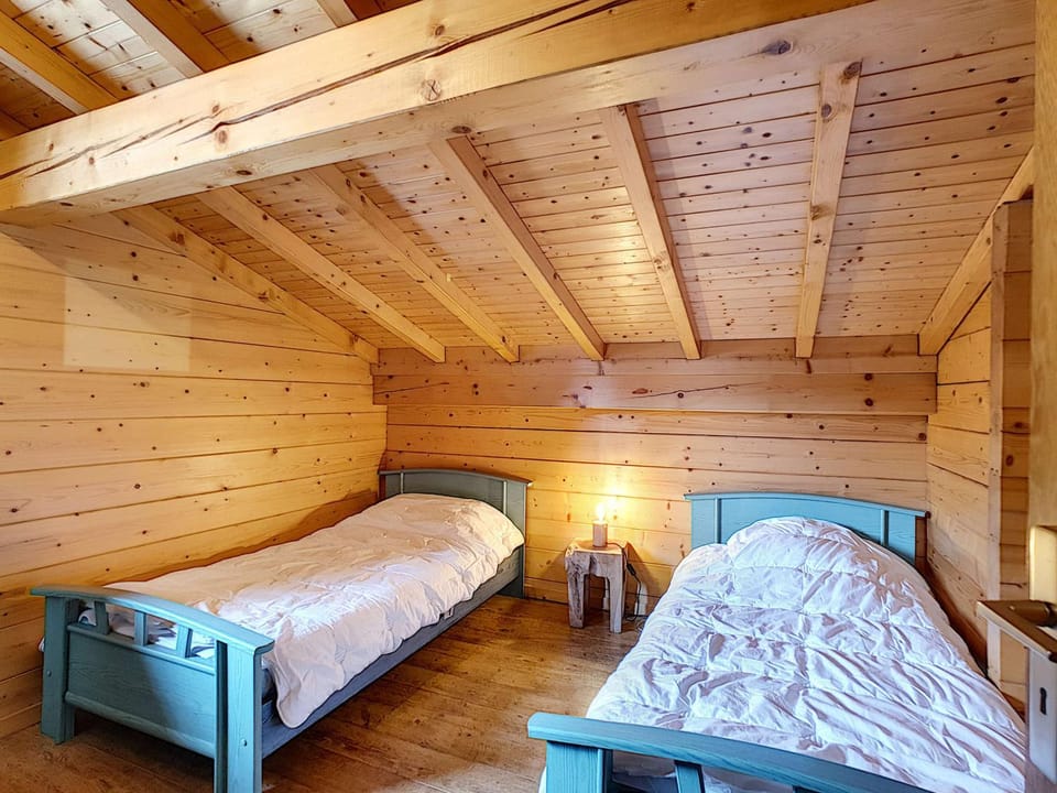 La Clusaz: Demi-chalet cosy 6 pers, cheminée, terrasse, wifi, animaux admis - FR-1-818-27 Apartment in La Clusaz