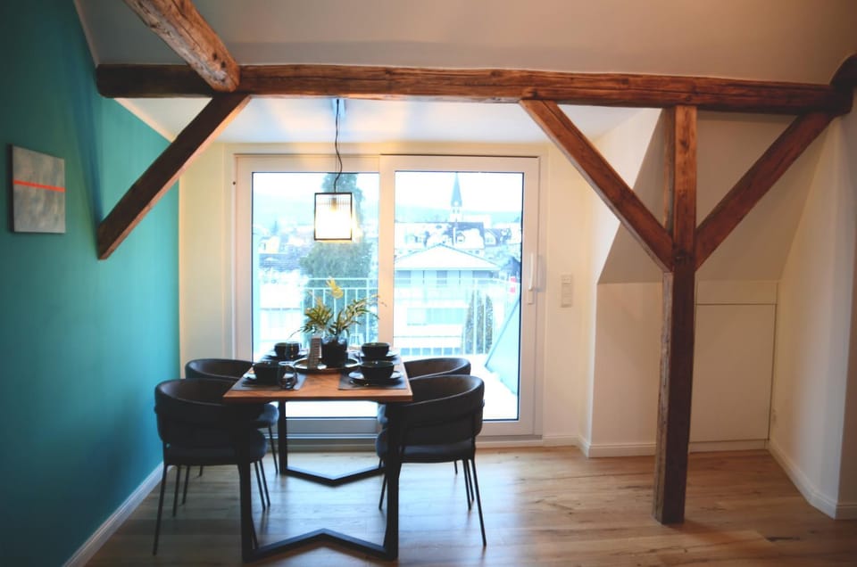 Seating area, Dining area