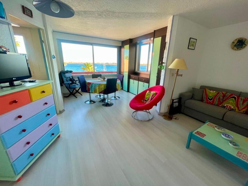 T2 Spacieux, Proche Plage, Parking Privé - FR-1-796-82 Apartment in Gruissan