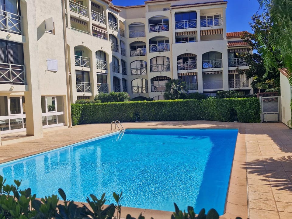 Appartement 2 pièces avec parking et piscine, proche du centre-ville de Sainte-Maxime - FR-1-780-88 Apartment in Sainte-Maxime