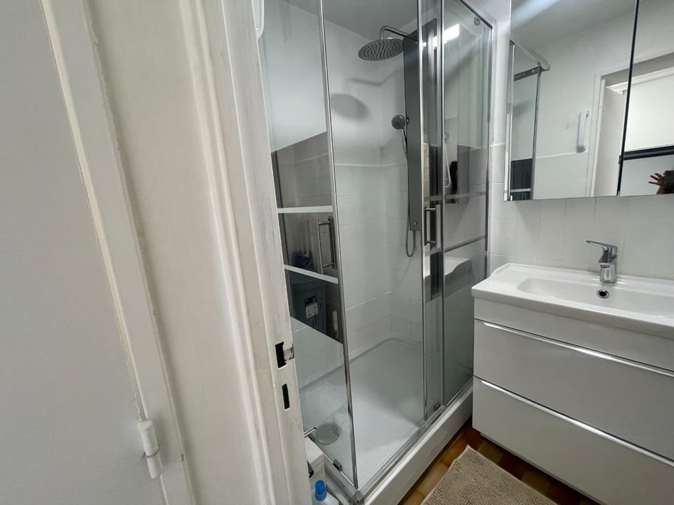 Studio rénové, proche port & village, parking, animaux admis - FR-1-796-83 Apartment in Gruissan