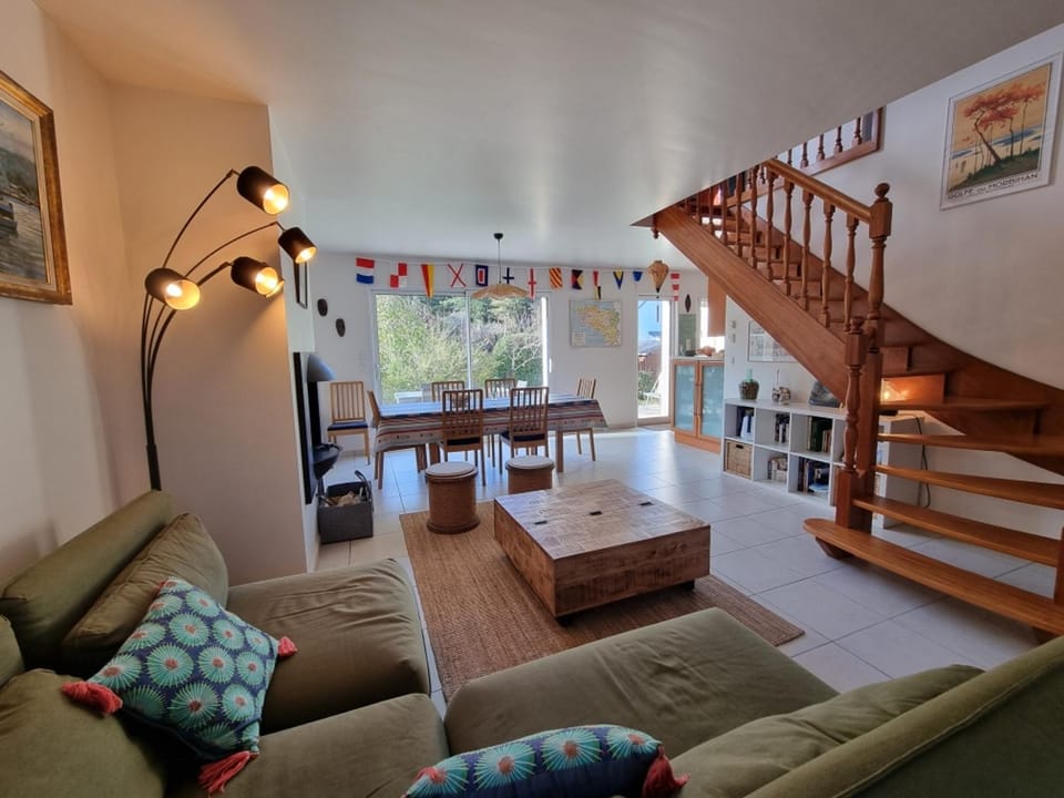 Maison calme, 8 pers., proche mer à Penvins, 3 chambres - FR-1-775-11 House in Brittany